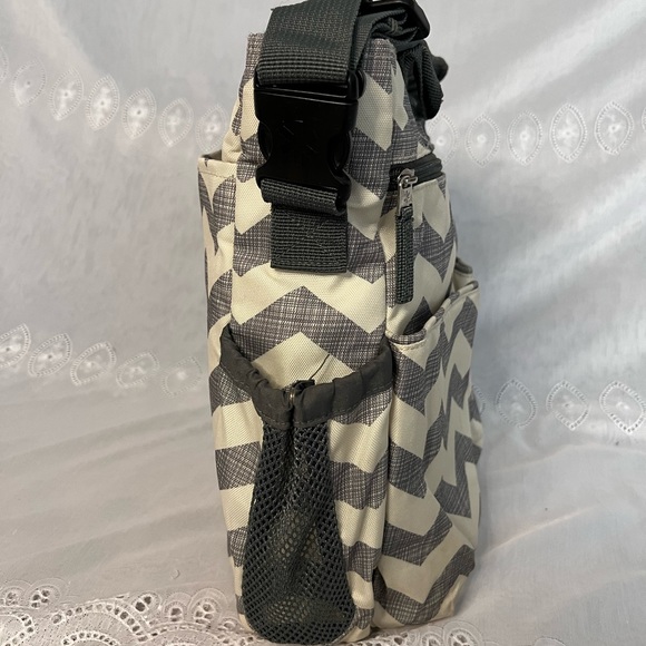 Skip Hop Duo Signature Diaper Bag, Chevron - Picture 10 of 11